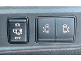 両側電動スライドドアは運転席のスイッチからも開閉可能です。