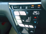 車内を年中快適に保ってくれるタッチパネル式オートエアコン。