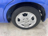 タイヤの状態によっては、燃費や走行状態に影響を及ぼす可能性がございます。当店ではタイヤ、ホイールの状態もしっかり行っております。