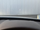 【アクティブドライビングディスプレイ】フロントガラス照射タイプのアクティブドライビングディスプレイを装備!視線を下げずなくても、走行中に速度が表示されますので必要な情報を安全に集約できる機能です!