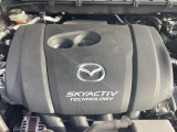 SKYACTIV-G 2.0 新しいピストン形状の採用などによって高効率化を実現し、中低速トルクの力強さを高めるとともに、実用燃費の向上にも注力しました。