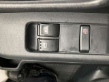 パワーウィンドウの操作ボタンです。運転席からパワーウィンドウの開閉が可能です!