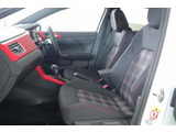 GTI伝統のタータンチェックのファブリックシート柄のスポーツシートを採用。
