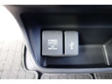 USBジャック付きですので、音楽再生や携帯の充電も対応可能!ロングドライブでも電池残量安心ですね!