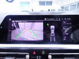 リヤビューカメラはガイドライン付きハンドル操作に連動して進行方向を示してくれます。