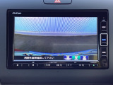 ギヤをR(バック)に入れるとナビの画面に後ろの映像が映るリアカメラ付です。後退時、コンディションが悪い視界でもカラーバックモニターがドライバーをサポートします。