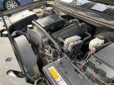 オールアルミ製のロストフォームキャスティング製法で制作された直6!?4200ccエンジンは、伝統的なV8エンジにょり45キロも軽量とのこと。