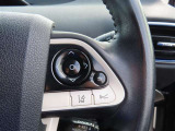 ステアリングから手を離さず、運転に集中したまま手元でマルチインフォメーションディスプレイ内の表示切替などができます。