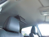 運転席・助手席のエアバッグに加え、サイド・カーテンエアバックは防御姿勢が取りづらい車両側面の衝撃から乗員を守ります。