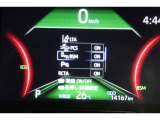 気になる燃費など様々な情報を表示してくれるインフォメーションディスプレイ付きのODOメーター。