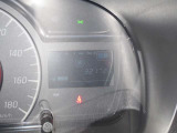 見やすくシンプルなメーター内のディスプレイには、走行距離はもちろん、燃費情報などの運転をサポートしてくれる便利な情報が!