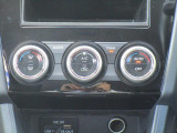 左右独立調整フルオートエアコンが付いてますので、運転席助手席それぞれの温度に調整できます!