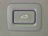 【問合せ:0776-53-4907】【パワーバックドア】スマートキーや運転席のボタンを押すだけでリアゲートが自動で開閉します!荷物を持っている時や、高い位置にあるバックドアを閉める際に便利です。