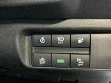 スイッチ類は運転席右下にまとめられています。
