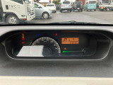 センターにメーターがありますので運転中に視線を落とさなくても見やすくて便利ですよ(・&acute;з`・)