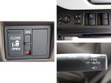 ドアスイッチパネルには電動格納ミラー・ミラーコントローラー、パワーウインドウ・ドアロック集中スイッチを配置、左側パワースライドドア、オートライトを装備しています。
