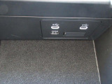 USB接続ポートにHDMI端子を装備しています。スマートフォンやミュージックプレーヤーなどの接続に最適です。もちろんブルートゥース接続にも対応しています。