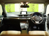 レザー調のシートも高級感があり落ち着きのある車内空間となります!