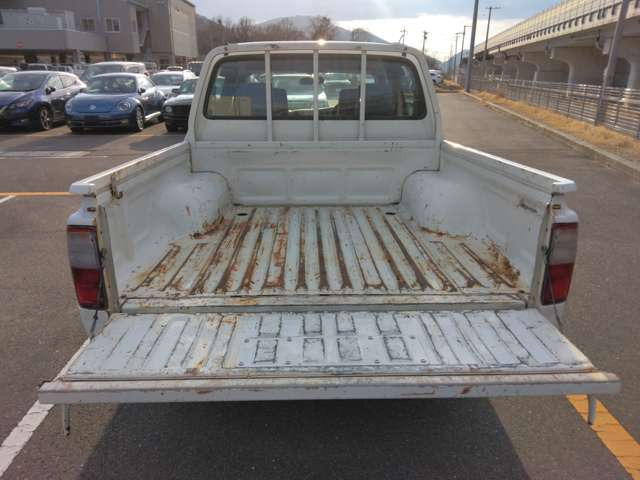 トヨタ ハイラックス 3.0 デラックス ダブルキャブ 低床 ディーゼル  