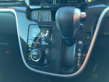 温度を決めてオートのスイッチを押すだけで、車内温度を快適に保つ”オートエアコン”!作動状況もディスプレイにてわかりやすく確認頂けます♪