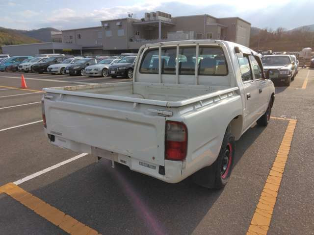 トヨタ ハイラックス 3.0 デラックス ダブルキャブ 低床 ディーゼル  