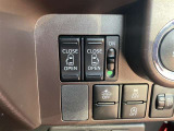【電動スライドドア】ボタンを押すと簡単にドアの開閉ができます。