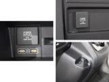 アクセサリー電源シガーソケット、スマートホンなどの急速充電用USBポートが付いています。また車内をスッキリ整理できる使いやすいサイズの収納を手の届きやすい場所に配置しました。