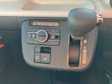温度を決めてオートのスイッチを押すだけで、車内温度を快適に保つオートエアコン!作動状況もディスプレイにてわかりやすく確認頂けます♪