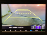 バックでの車庫入れも安心です! リアカメラが付いているバックモニター付のナビを装備しております。操作線もついており距離感も画面から確認できます。