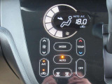 オートエアコン付き!ワンタッチで車内温度を楽々管理!!