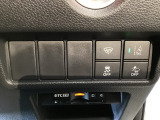 エンジンスタートスイッチの下には、Hondaセンシング用のVSA(ABS+TCS+横滑り抑制)解除スイッチとレーンキープアシストシステムなどのメインスイッチを装備しています。
