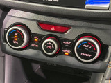 【左右独立型フルオートエアコン】運転席と助手席でそれぞれお好みの温度に設定可能。同乗者にも配慮した、快適な空調をお届け致します。