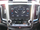 運転席・助手席それぞれの体感温度の違いに合わせて温度設定が可能です。