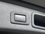 【パワーバックドア】スマートキーや運転席のボタンを押すだけでリアゲートが自動で開閉します!荷物を持っている時や、高い位置にあるバックドアを閉める際に便利な機能です♪