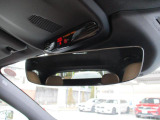 自動防眩機能付きのルームミラーは内蔵のセンサーにより自動で後続車のライトの和らげます。