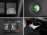 便利なアクセサリー電源や、車を低燃費モードに制御するECONモードも付いてます。