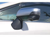 サイドビューカメラ 助手席側ドアミラーに装着されたカメラ映像をマルチファンクションディスプレイに表示。ドライバーからは死角となる自車の左前方の様子を確認できます。