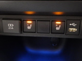 シートヒーター付き♪USBポートは充電用、そしてディスプレイオーディオ接続用の2口あります