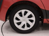 タイヤサイズは185/60R15!ホイールキャップにキズあり。納車前の点検時にタイヤ交換させていただきます!