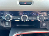 【左右独立式オートエアコン】ボタン一つで室内温度を自動で調節してくれて、快適です♪