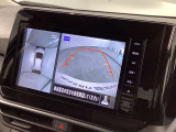 『アラウンドビューモニター』は、空から見下ろすような視点で、スムースな駐車と安全確認をサポートします。