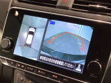 『アラウンドビューモニター』は、空から見下ろすような視点で、スムースな駐車と安全確認をサポートします。