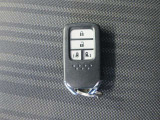 Hondaスマートキーシステム。キーを携帯していれば、ドアの施錠・解錠が簡単に行えます。