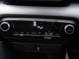 オートエアコンは、気温を設定すれば自動調整。車内をいつでも快適空間にしてくれます♪