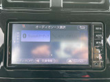 純正7インチSDナビ☆ Bluetooth接続、フロントAUX接続が可能♪ お手持ちのスマホとの接続してお使いください。 CDは再生&録音もOK! お気に入りのBGMでドライブをお楽しみください♪