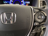ハンドル内の右側には、Hondaセンシング系のクルーズコントロールやレーンキープアシストなどのスイッチが装備されています!。ハンドルから手を離さず安全に操作できます!。
