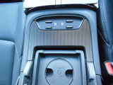 運転席・助手席には快適温熱シート+シートベンチレーションを搭載。