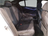 BMWの大きなシートは疲れにくく、搭乗者を包み込んでくれる安心感が御座います。