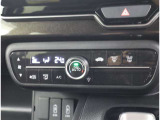 <オートエアコン>オートエアコン付きなので一度、温度を設定すれば自動的に過ごし易い温度に調整してくれますよ。車内をいつでも快適空間にしてくれます。