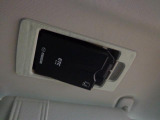 ETC車載機は専用ボックスにてバイザー裏に隠れて装着されております。トップシーリング(天井)の状態もご覧ください。きれいな状態となっております。
